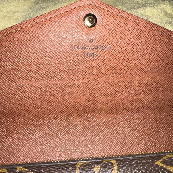Louis Vuitton Sarah Wallet - Picture 5 of 5